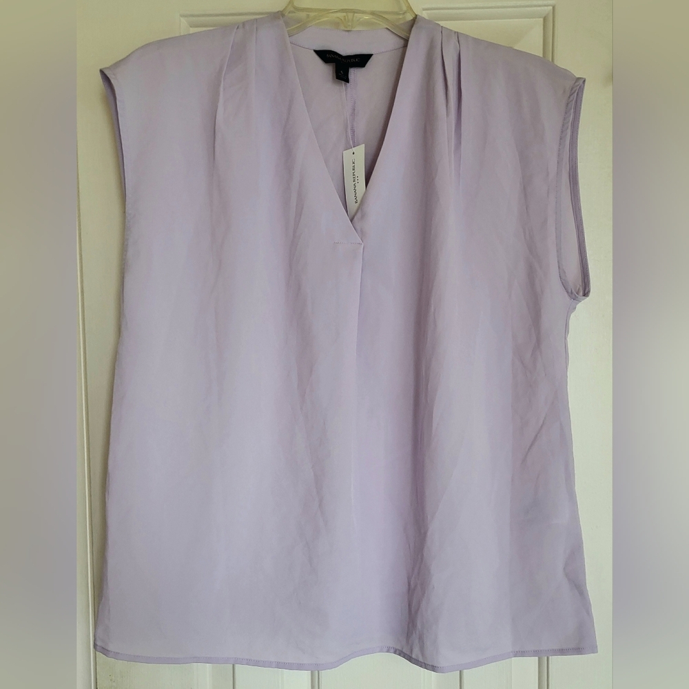 Banana Republic Lavender V-Neck Sleeveless Blouse